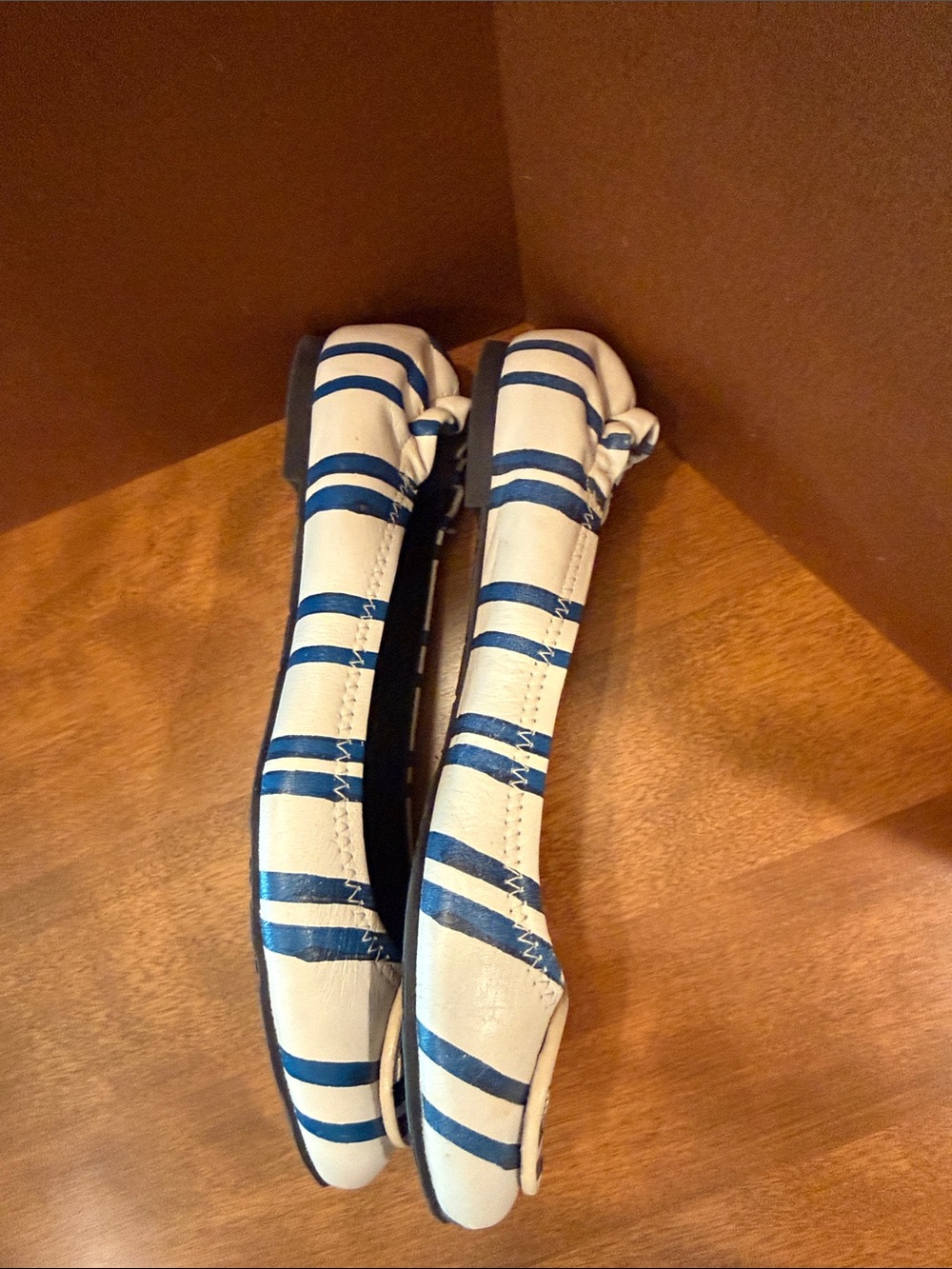 Tory Burch White and Blue Striped Reva Logo Ballet Flats - Picture 4 of 8